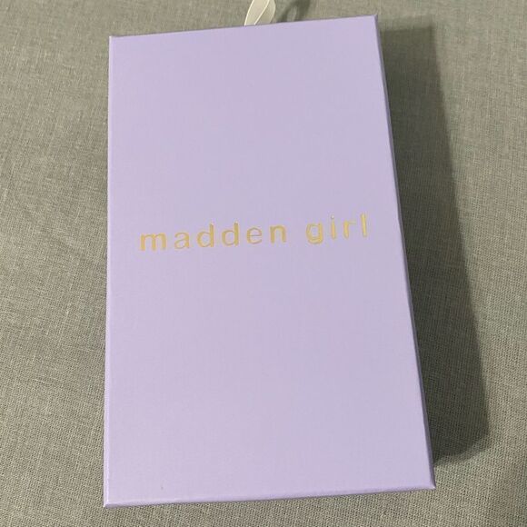 Hoop Earrings Gift set - Picture 7 of 7